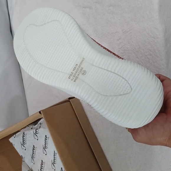 NIB Limited Forever Rose Gold Tennis Shoes 6.5 - Picture 4 of 7